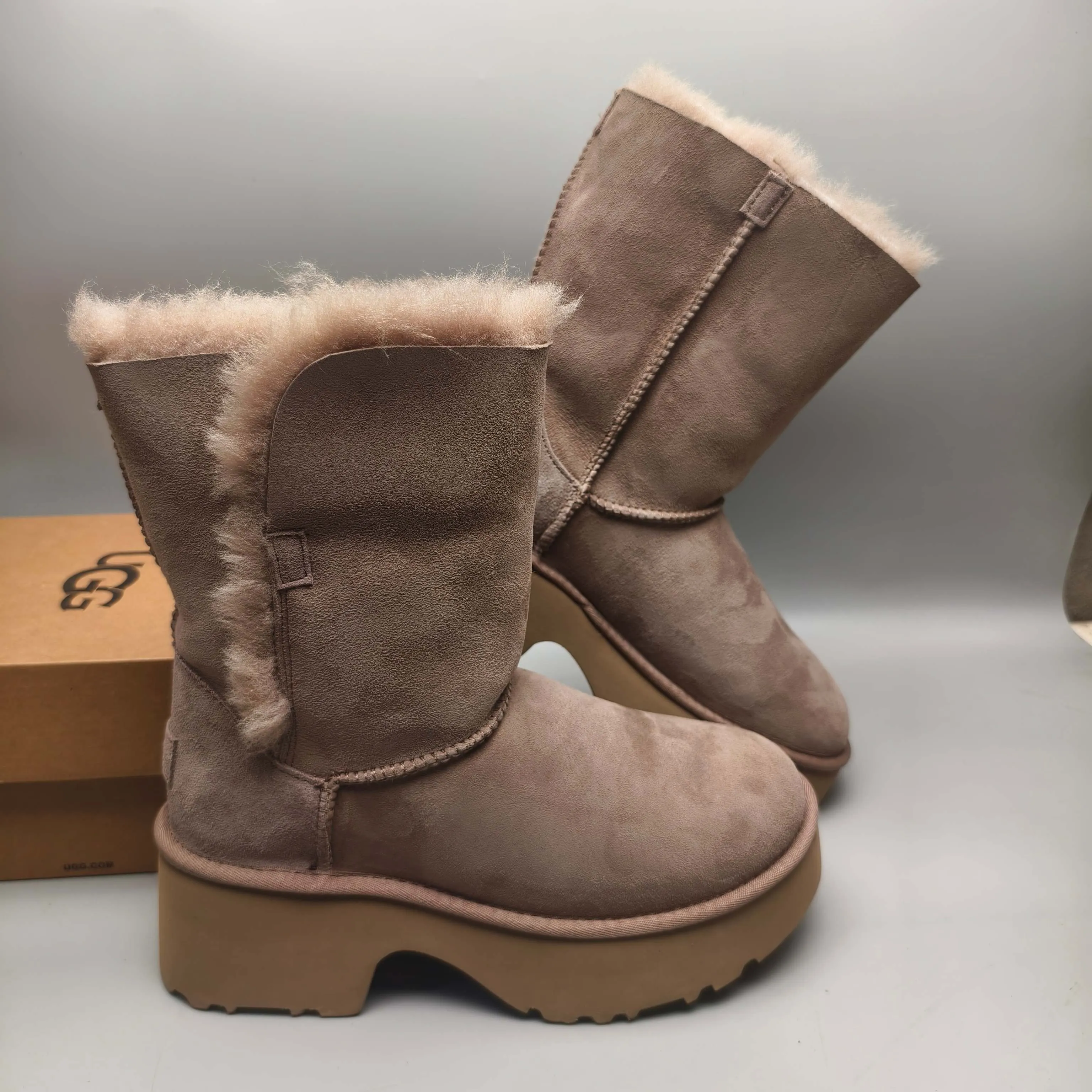 💰600 UGG sheepskin one-piece 1533 wedge-heeled thick-soled fashion shoes, mid-calf women's shoes, color: chestnut walnut, matching size: 35-40